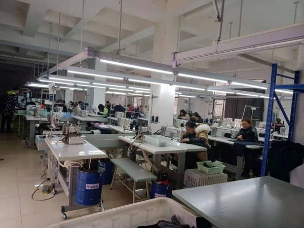 普定縣雞場坡鎮那貝安置點 發展勞動密集型產業，解決特殊群眾就業難題